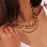 Hélène – Gold Necklace with Dotted Accents