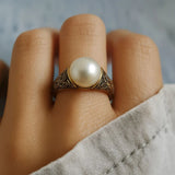Classic Gold Ring Featuring a Pearl